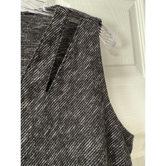 Any Wear By Catherines Women's Cut Out V-Neck Sleeveless Top Size OX 14/16W - Picture 4 of 8